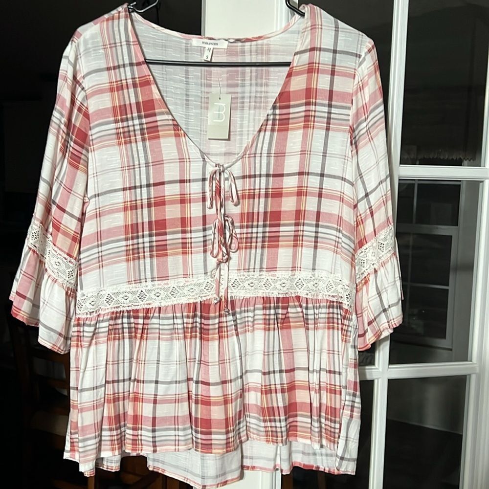 NEW Maurices plaid, 3/4 length sleeves, v-neck blouse. Size small
